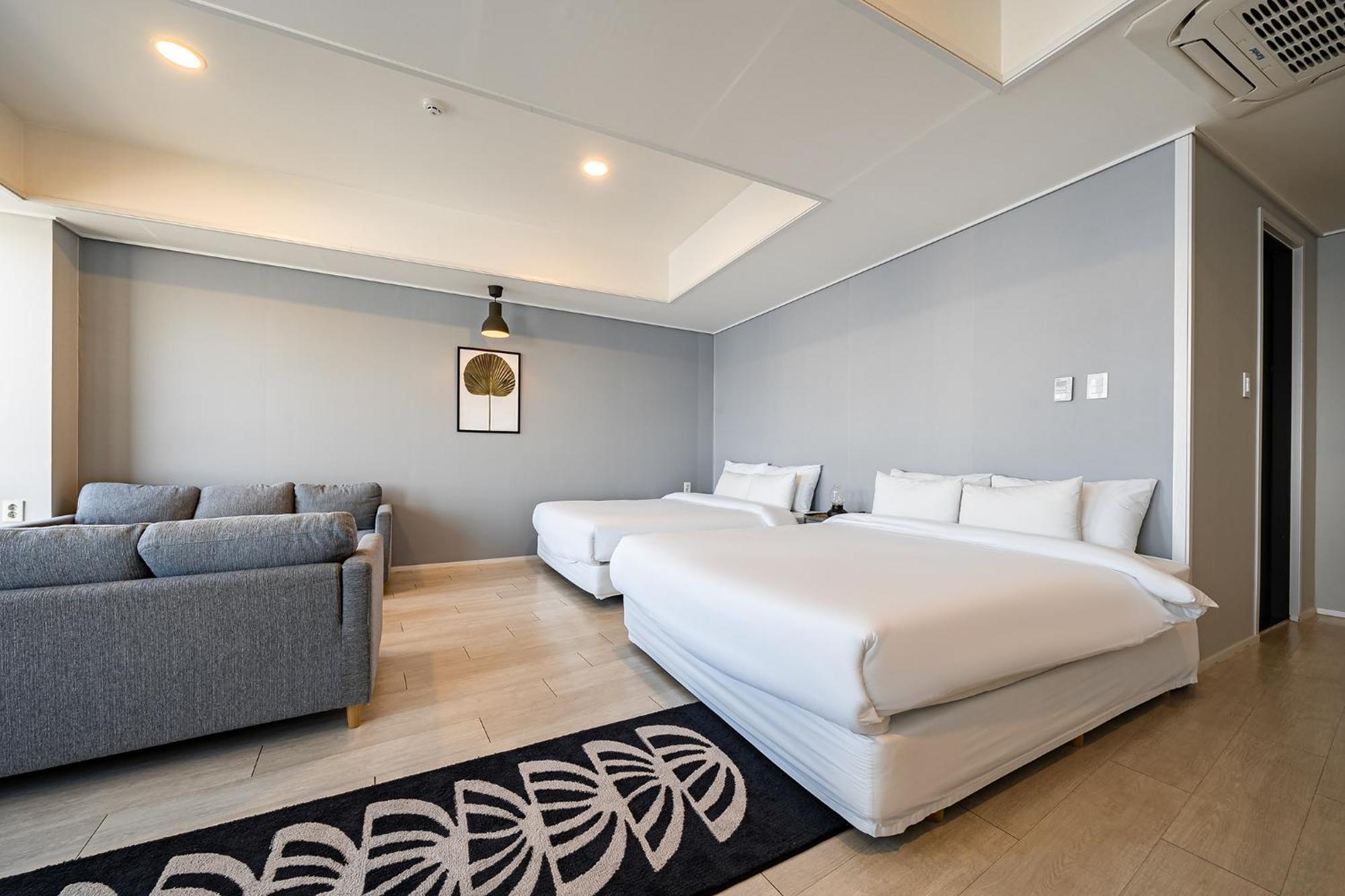 Stay Hostel Сокчхо Экстерьер фото